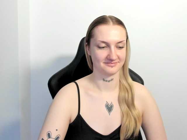 AlexaKisses live cam on BongaCams