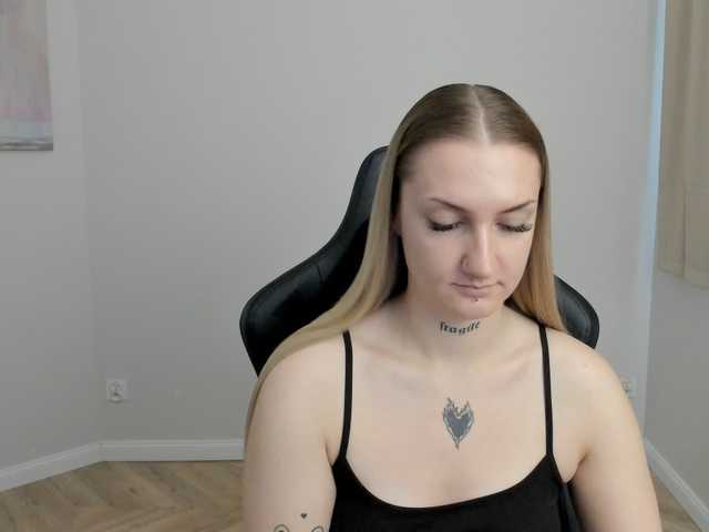 AlexaKisses live cam on BongaCams