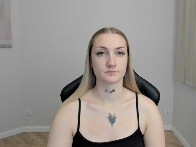 AlexaKisses live cam on BongaCams