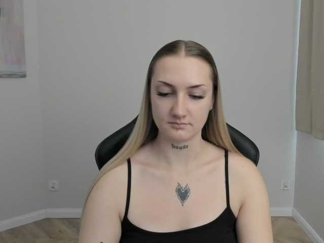 AlexaKisses live cam on BongaCams