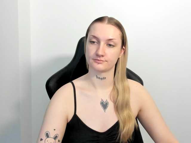 AlexaKisses live cam on BongaCams