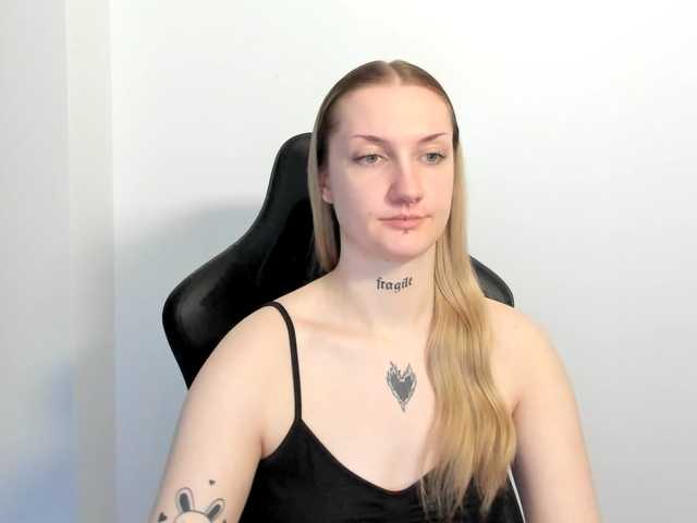 AlexaKisses live cam on BongaCams