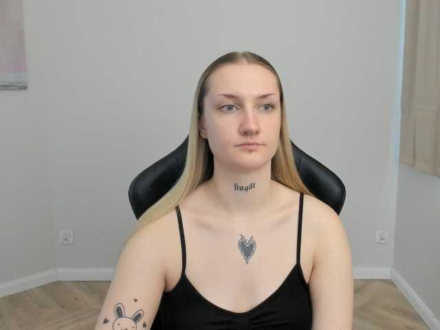 AlexaKisses