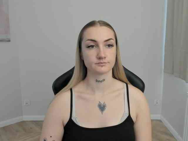 AlexaKisses webcam