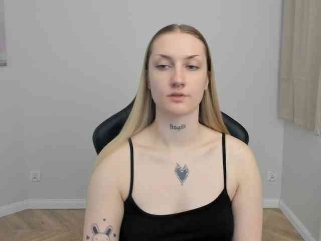 AlexaKisses webcam