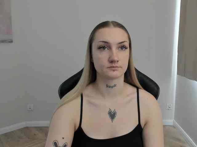 AlexaKisses webcam