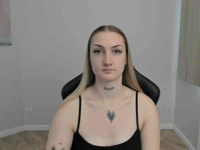 AlexaKisses webcam