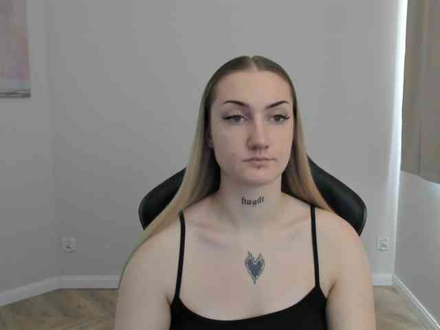 AlexaKisses webcam