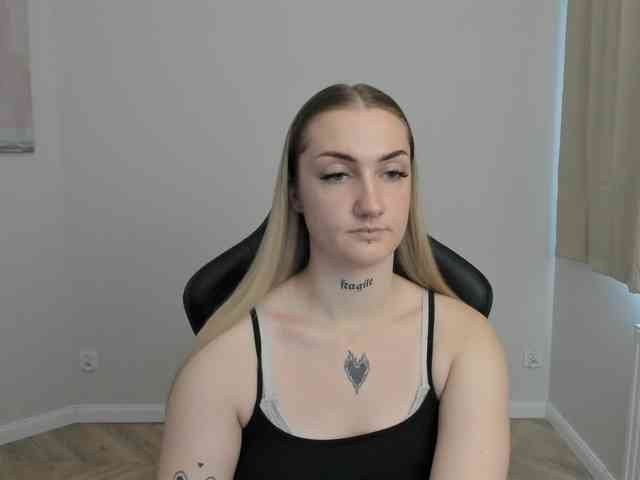 AlexaKisses webcam