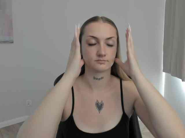 AlexaKisses webcam