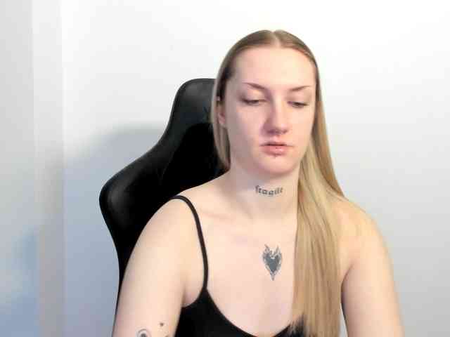 AlexaKisses webcam