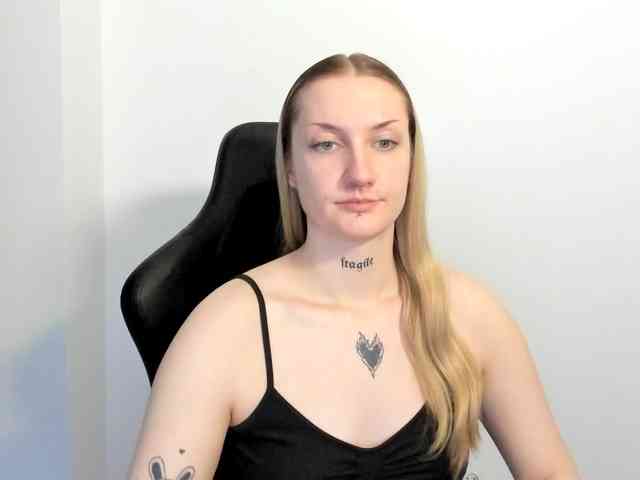AlexaKisses webcam