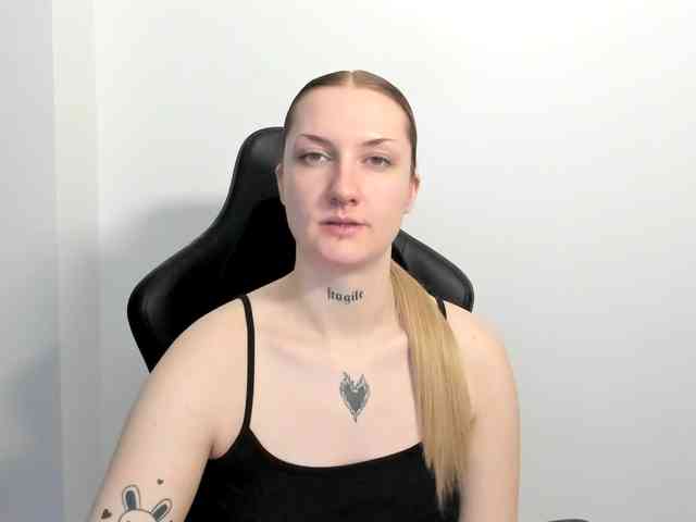 AlexaKisses webcam