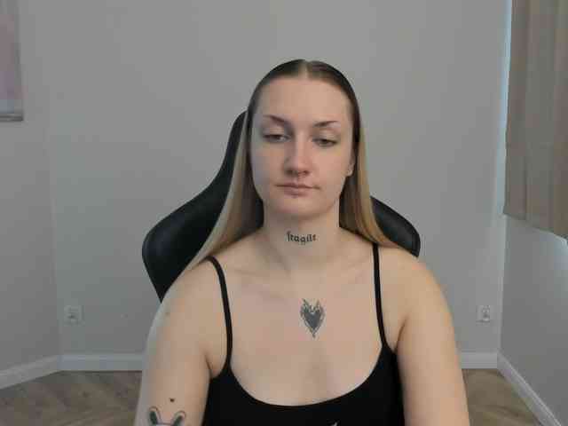 AlexaKisses webcam
