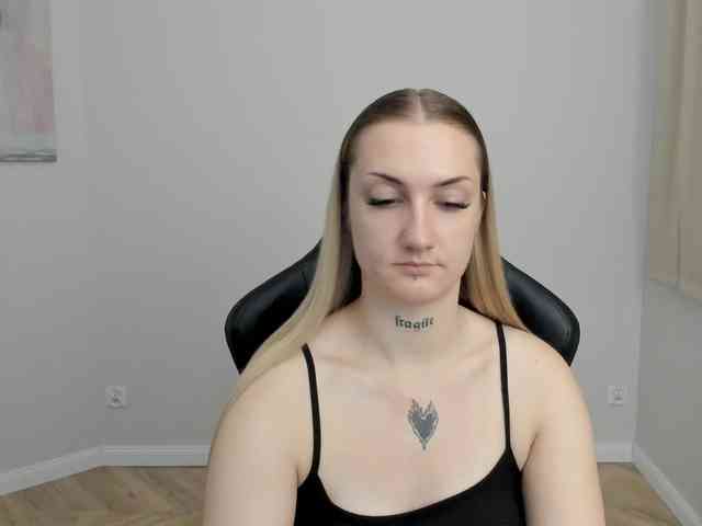 AlexaKisses webcam