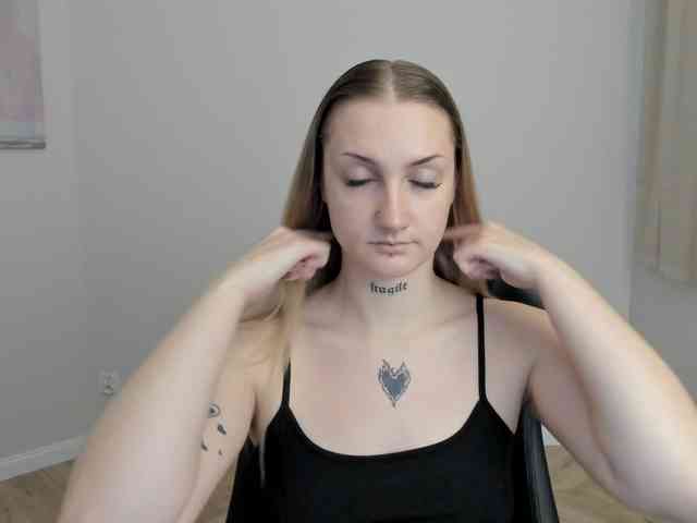AlexaKisses webcam