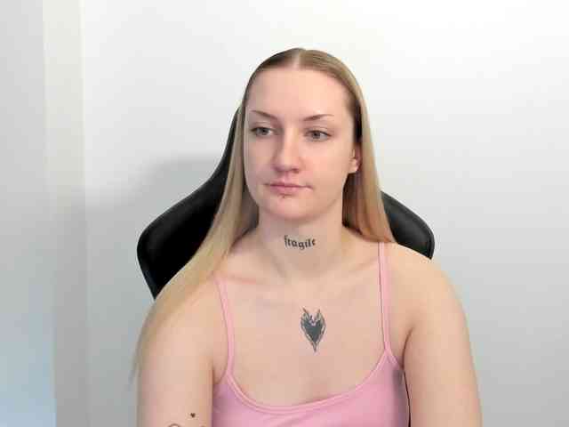 AlexaKisses