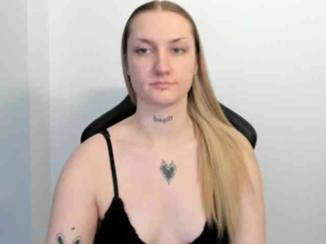 AlexaKisses webcam