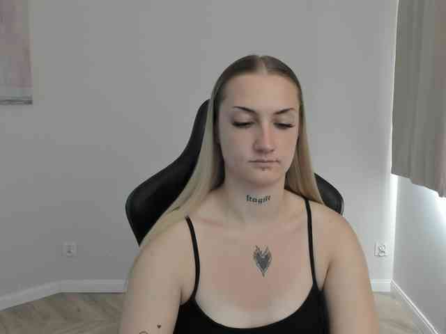 AlexaKisses webcam