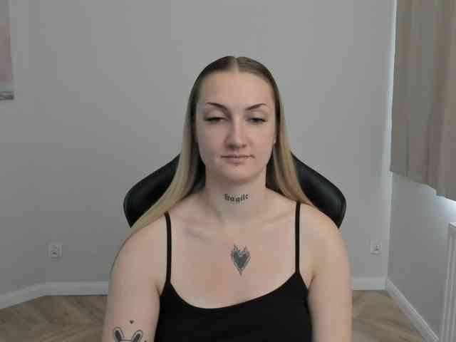 AlexaKisses webcam