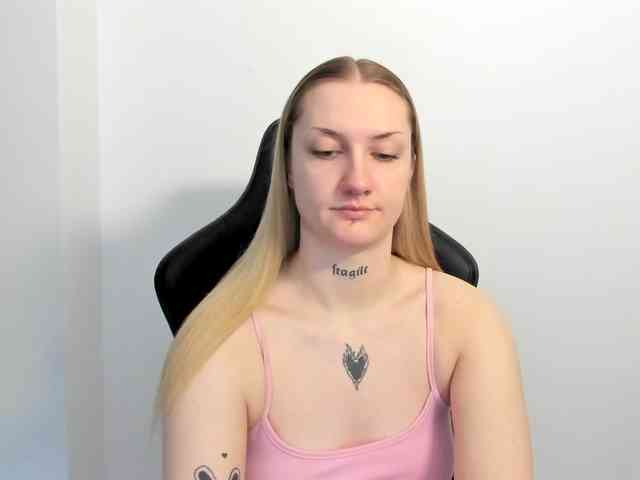 AlexaKisses webcam