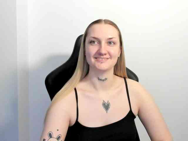 AlexaKisses webcam