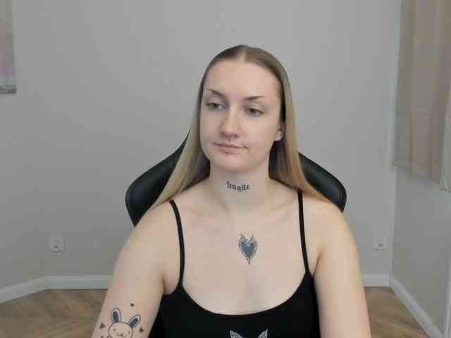 AlexaKisses webcam