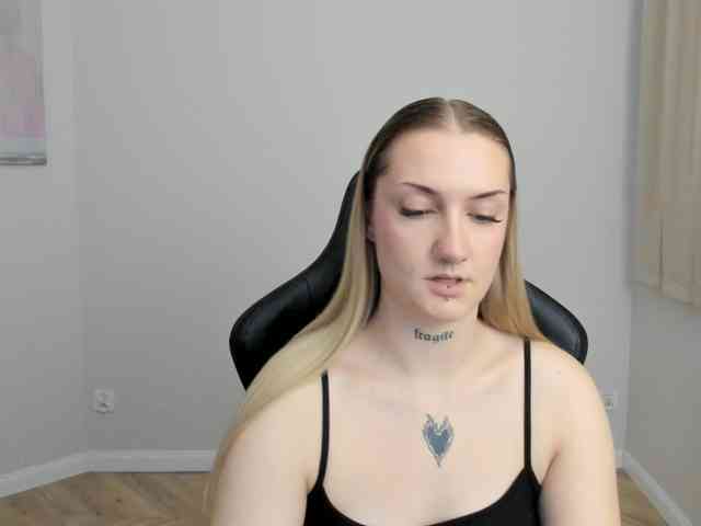 AlexaKisses