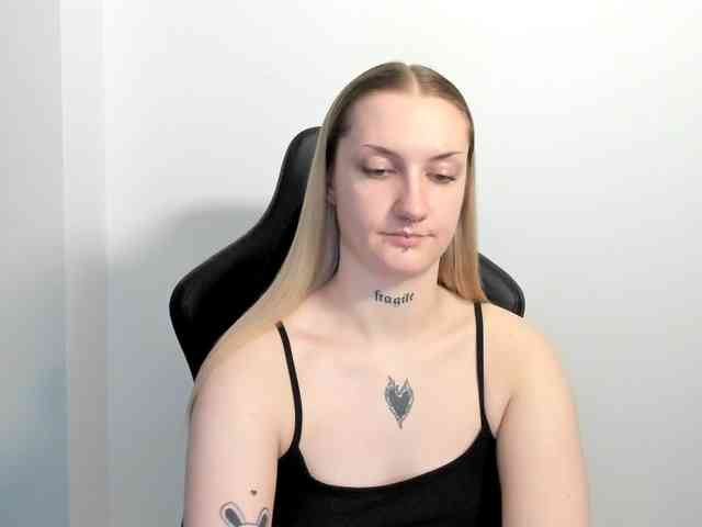 AlexaKisses webcam