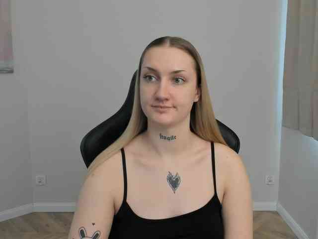 AlexaKisses webcam