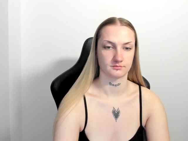 AlexaKisses webcam