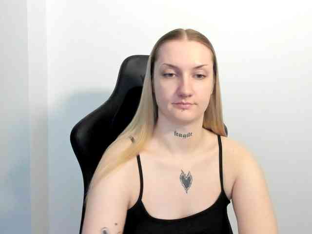 AlexaKisses webcam