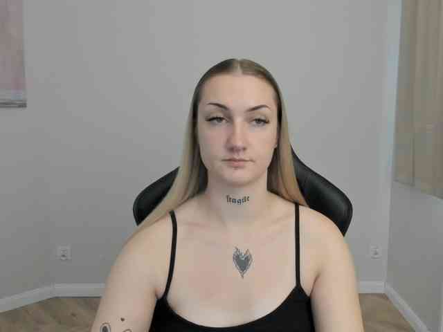 AlexaKisses webcam
