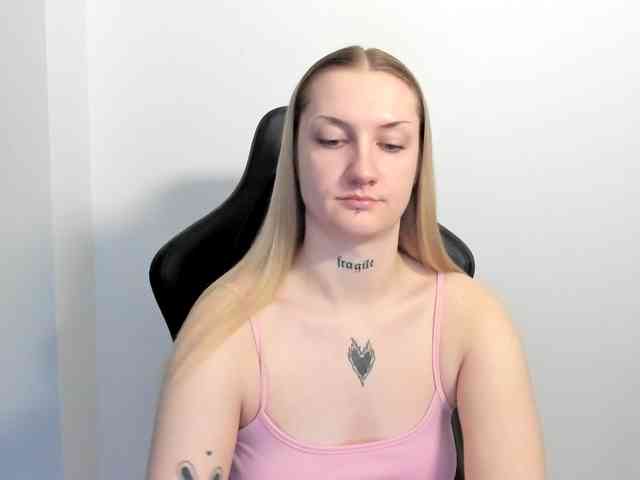 AlexaKisses webcam