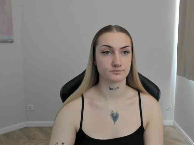 AlexaKisses webcam
