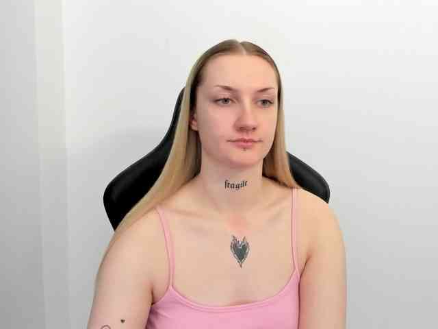AlexaKisses webcam