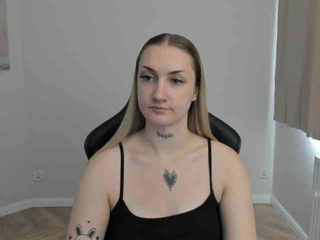 AlexaKisses webcam