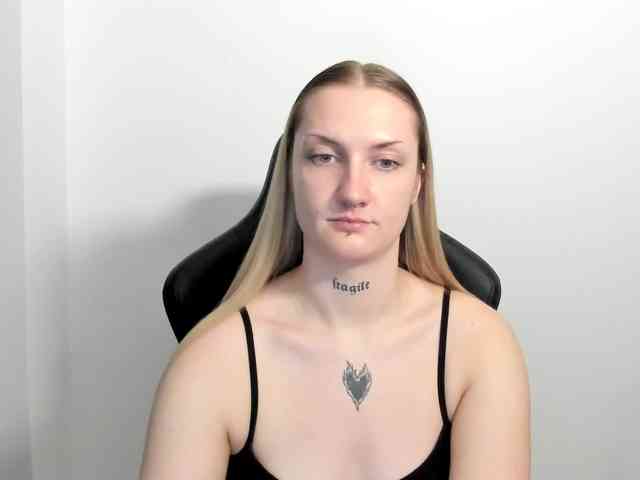 AlexaKisses webcam