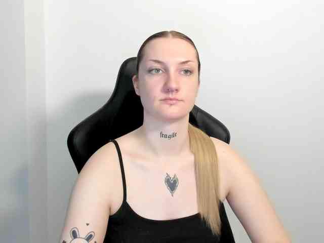 AlexaKisses