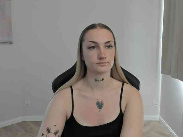 AlexaKisses webcam