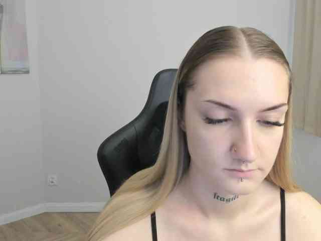 AlexaKisses