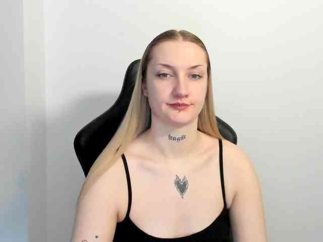 AlexaKisses webcam