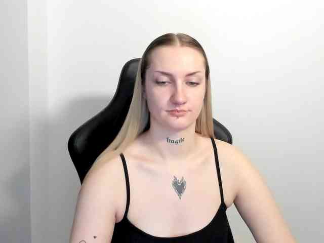 AlexaKisses webcam