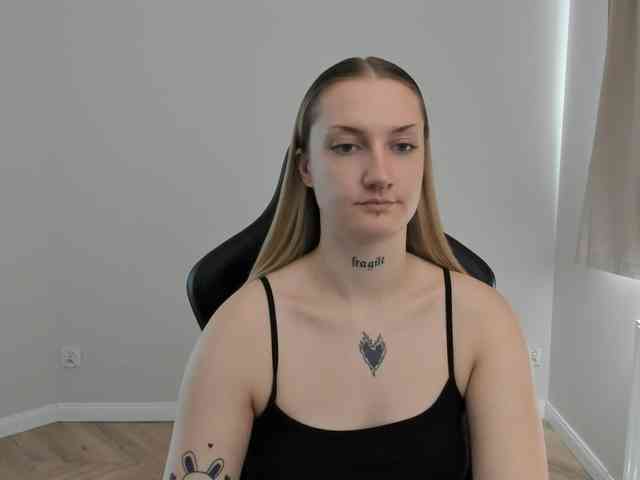 AlexaKisses webcam