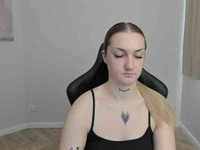 AlexaKisses webcam