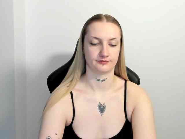AlexaKisses webcam