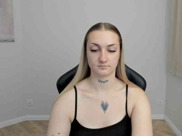 AlexaKisses webcam