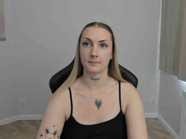 AlexaKisses webcam