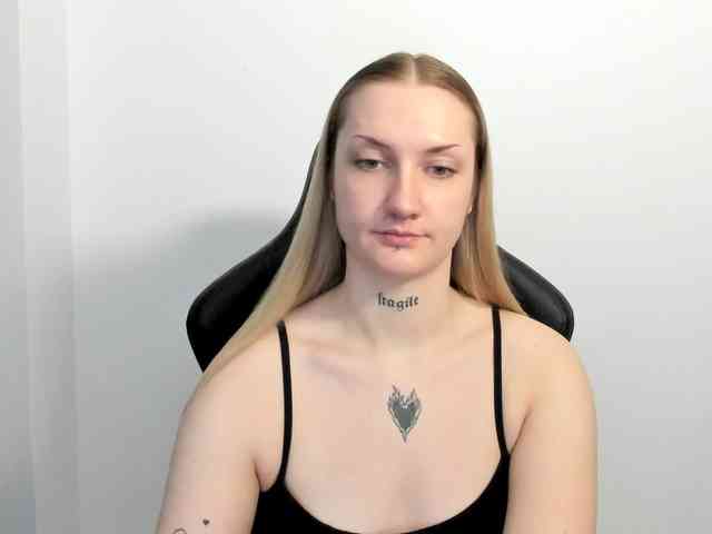 AlexaKisses webcam