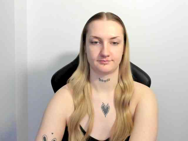 AlexaKisses webcam